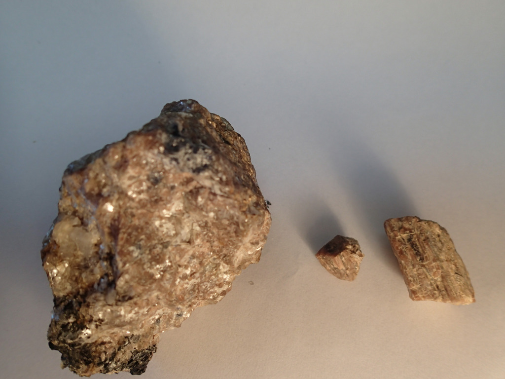 muskovit andaluzit safir 2