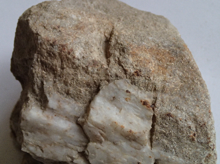 Pískovec s křemenou žílou