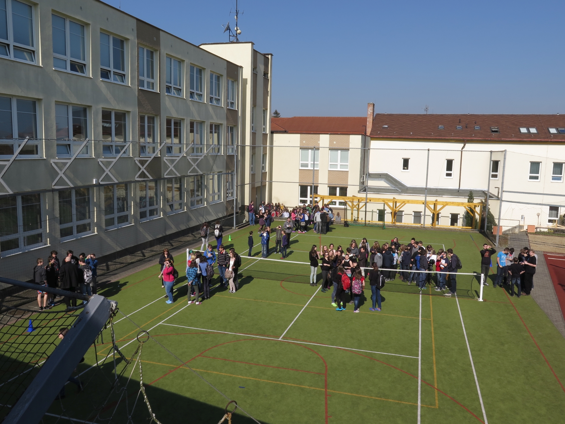 2015 03 Zatmění -  pozorování na Gymnáziu dr. A. Hrdličky Humpolec 011