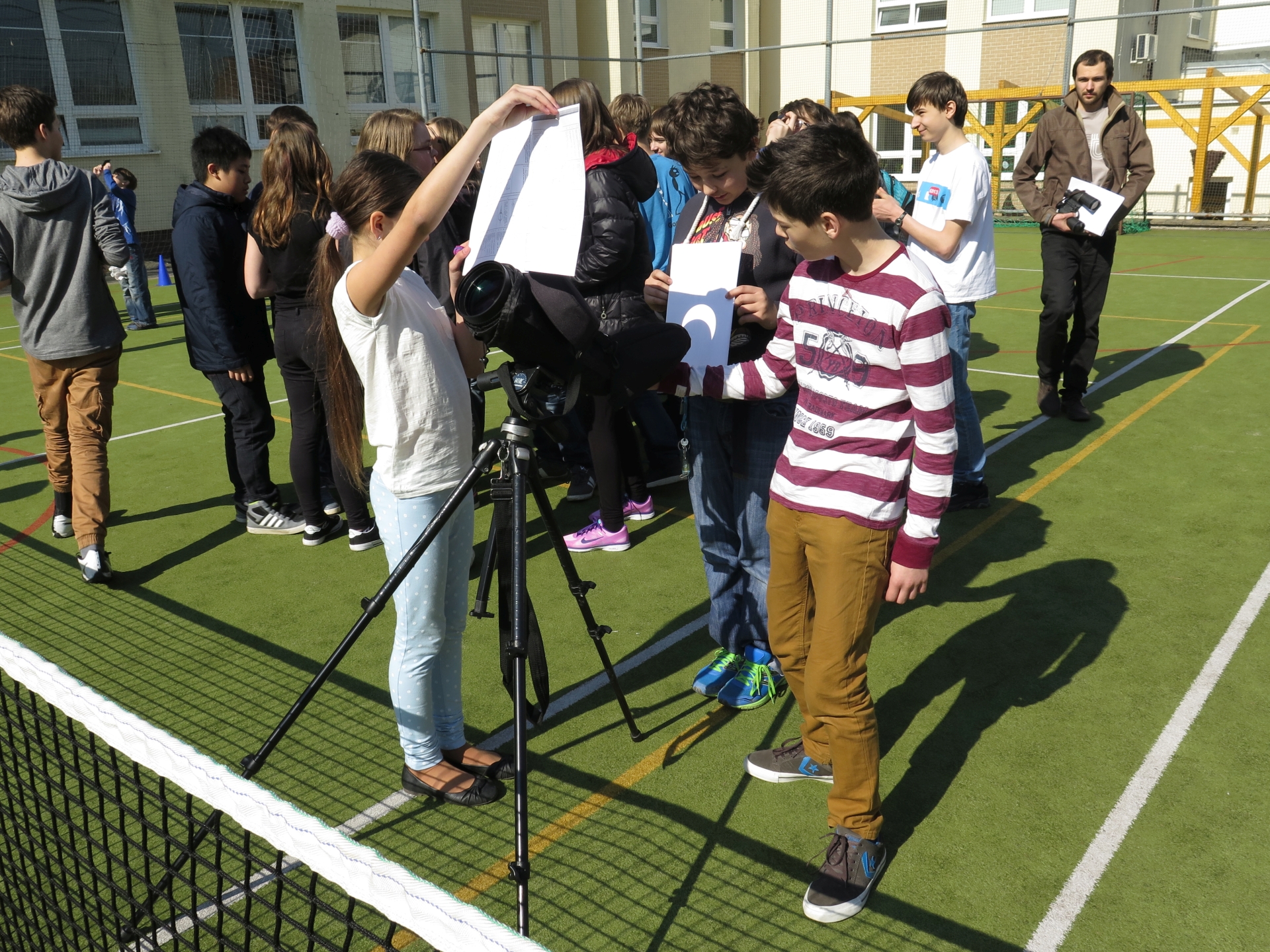 2015 03 Zatmění -  pozorování na Gymnáziu dr. A. Hrdličky Humpolec 019