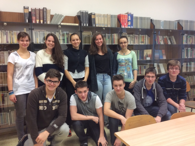 2015 11 studenti čtou a píší noviny r